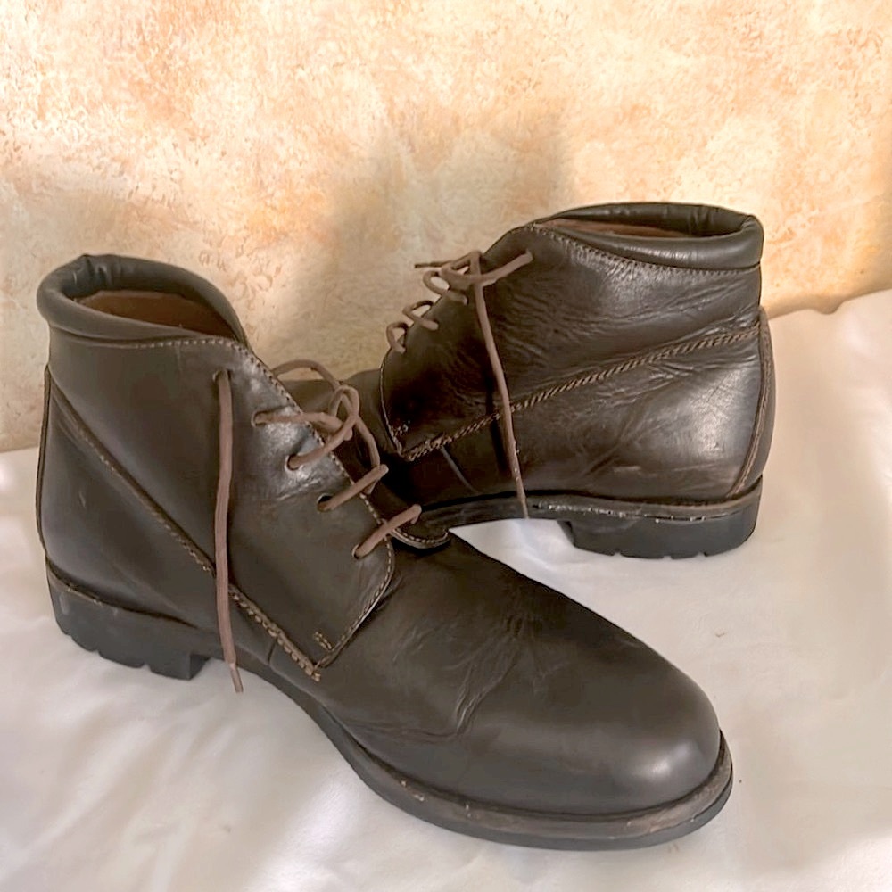 Cole Haan Mens Chukka Leather Ankle Boots Vibram Sole Size 10M Lace Up Brazil